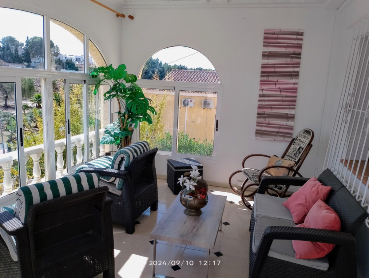 For sale - 7 Bedroom 2 Bathroom House - Detached Villa in Torrevieja - Torrevieja Centro  - Alicante