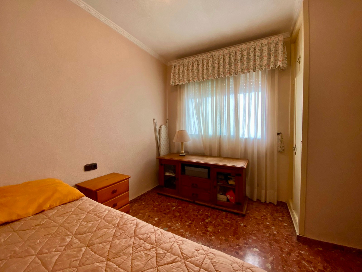 For sale - 3 Bedroom 2 Bathroom Apartment - Middle Floor Apartment in Torrevieja - Playa Del Cura  - Alicante