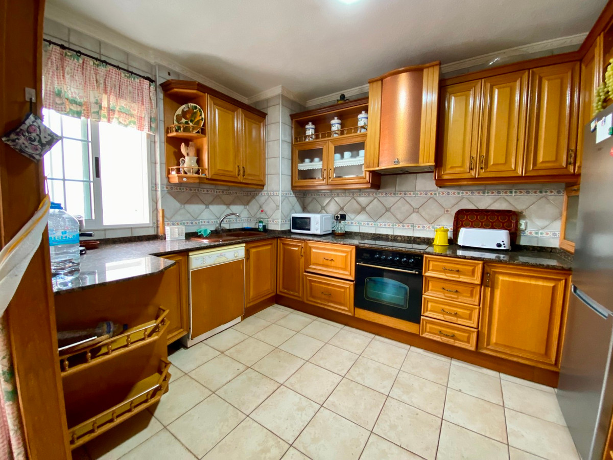 For sale - 3 Bedroom 2 Bathroom Apartment - Middle Floor Apartment in Torrevieja - Playa Del Cura  - Alicante