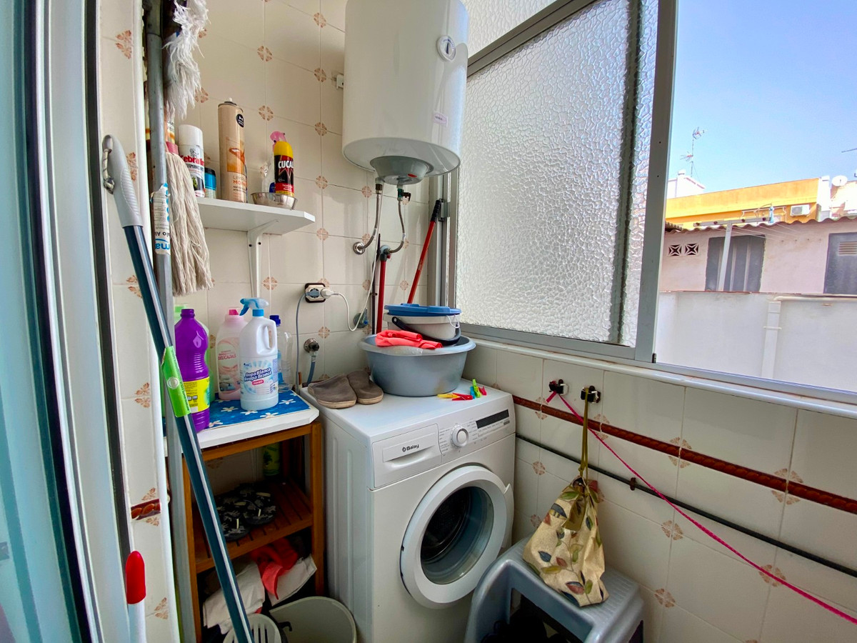 For sale - 3 Bedroom 2 Bathroom Apartment - Middle Floor Apartment in Torrevieja - Playa Del Cura  - Alicante