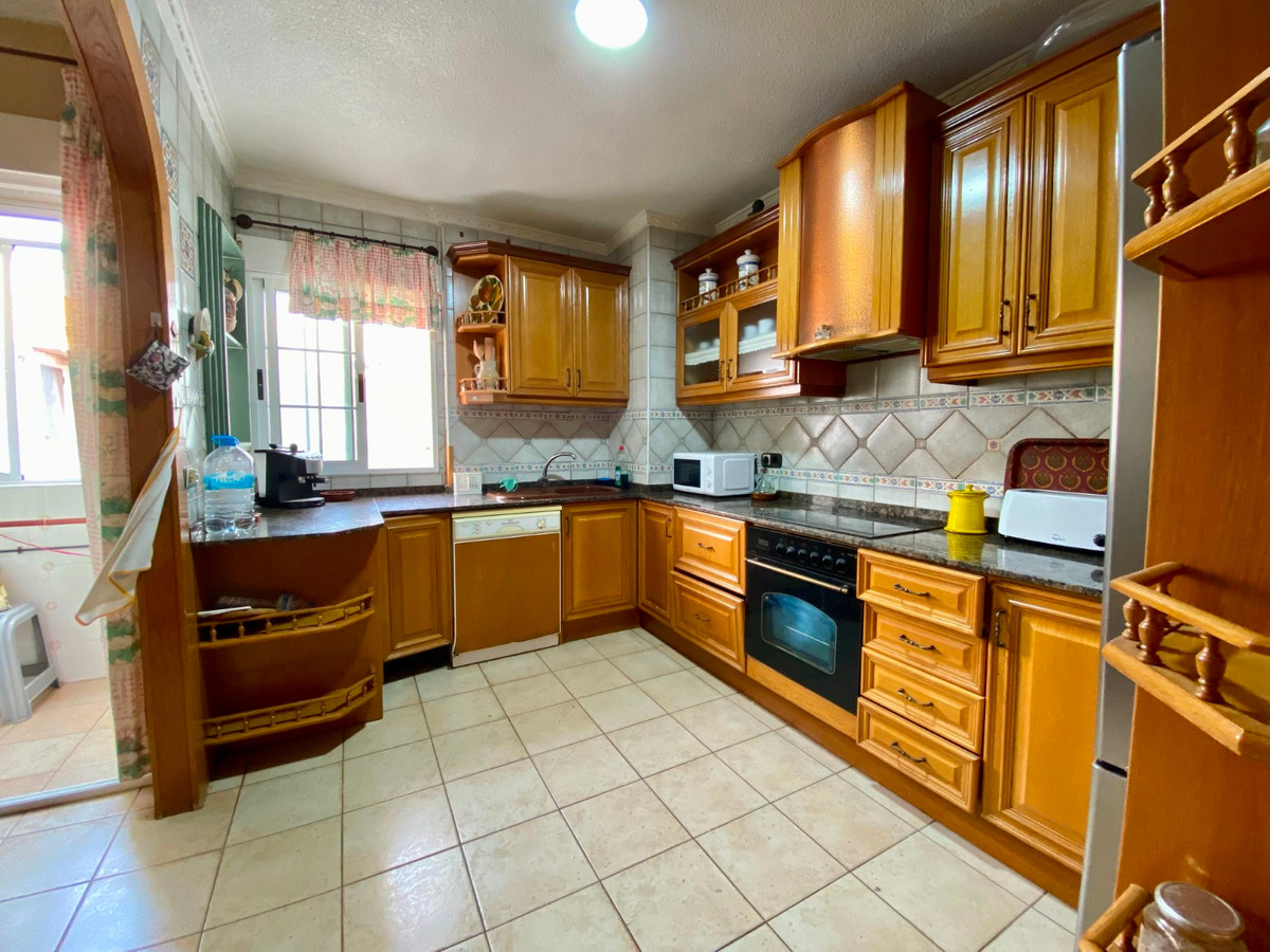 For sale - 3 Bedroom 2 Bathroom Apartment - Middle Floor Apartment in Torrevieja - Playa Del Cura  - Alicante