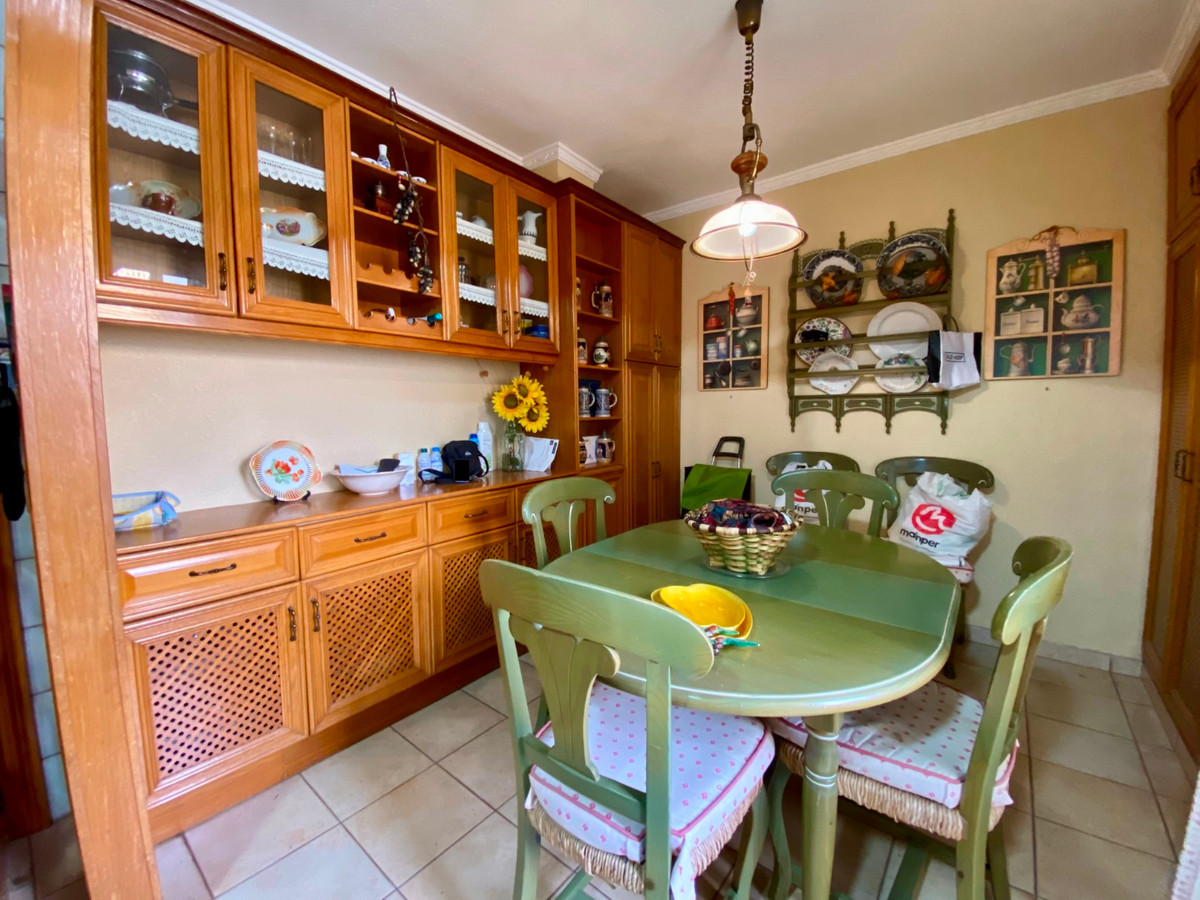 For sale - 3 Bedroom 2 Bathroom Apartment - Middle Floor Apartment in Torrevieja - Playa Del Cura  - Alicante