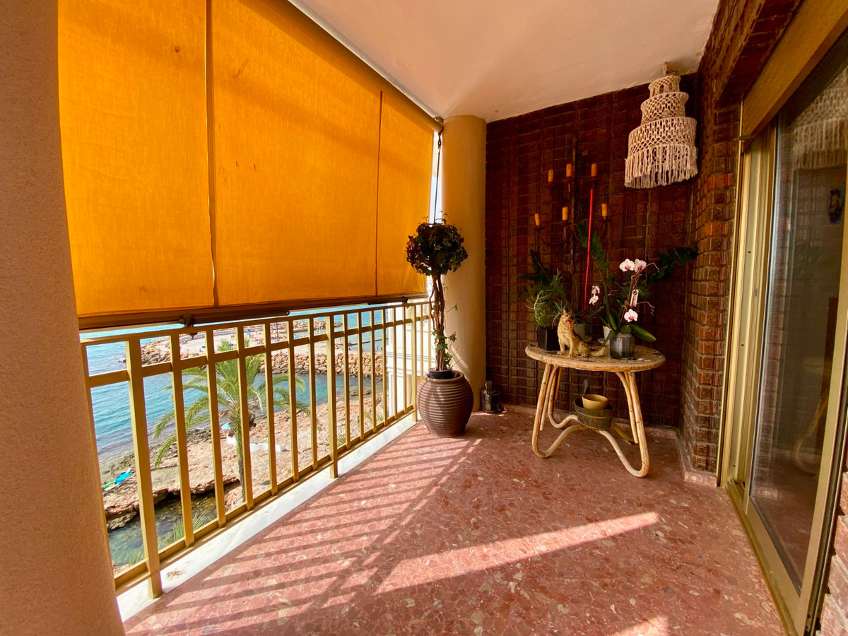 For sale - 3 Bedroom 2 Bathroom Apartment - Middle Floor Apartment in Torrevieja - Playa Del Cura  - Alicante