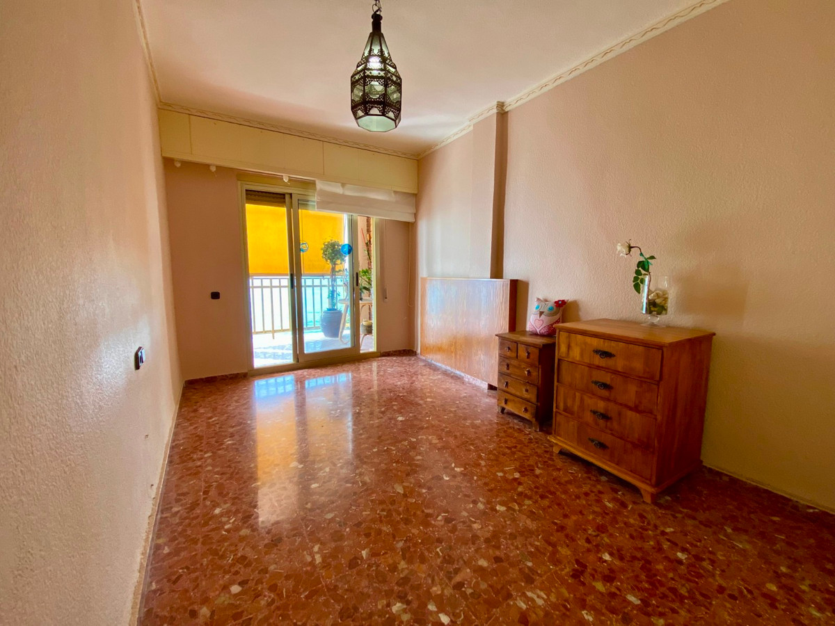 For sale - 3 Bedroom 2 Bathroom Apartment - Middle Floor Apartment in Torrevieja - Playa Del Cura  - Alicante