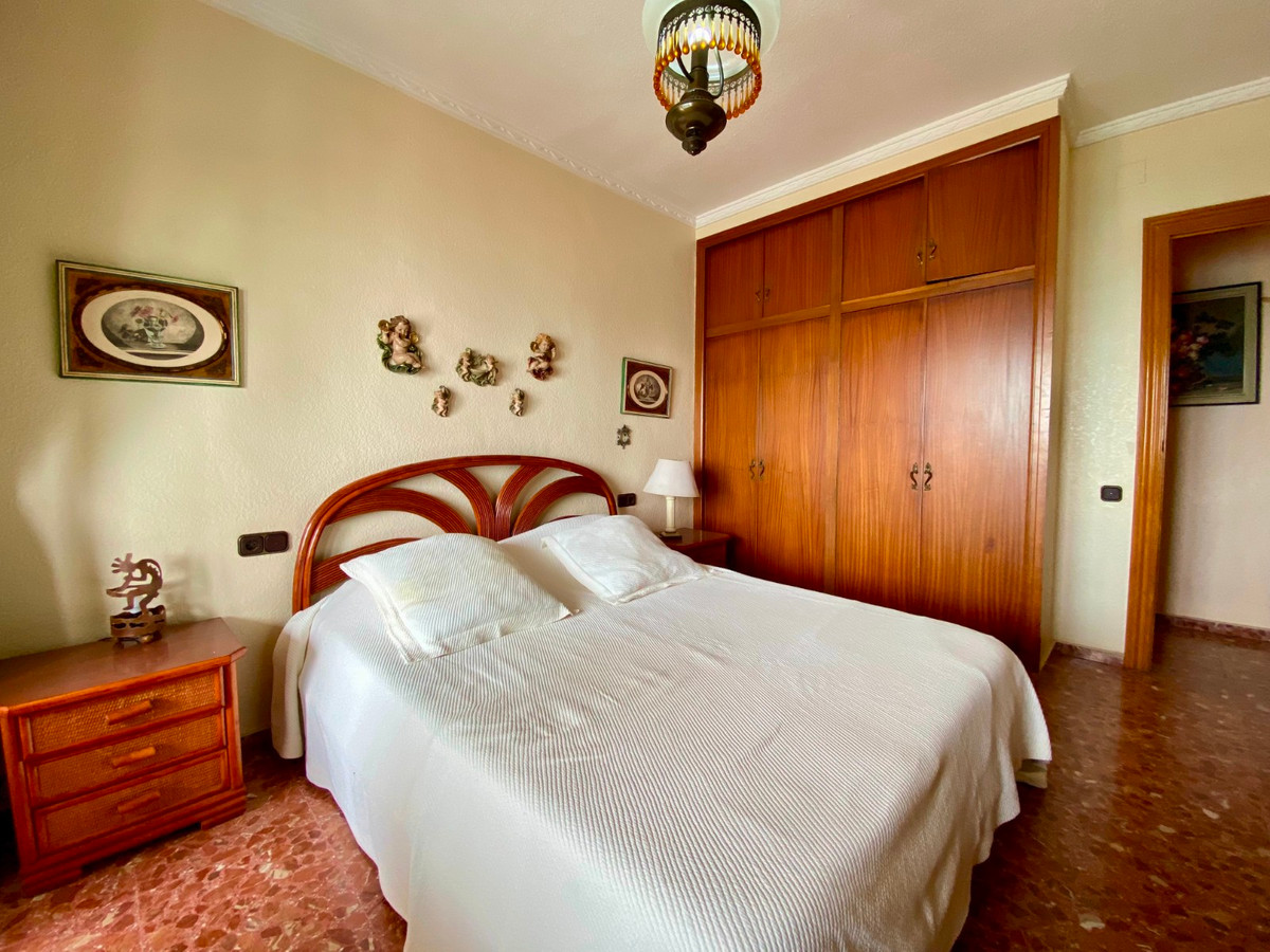 For sale - 3 Bedroom 2 Bathroom Apartment - Middle Floor Apartment in Torrevieja - Playa Del Cura  - Alicante