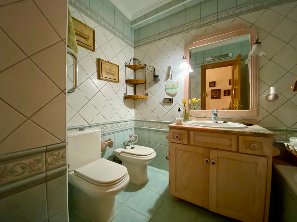 For sale - 3 Bedroom 2 Bathroom Apartment - Middle Floor Apartment in Torrevieja - Playa Del Cura  - Alicante