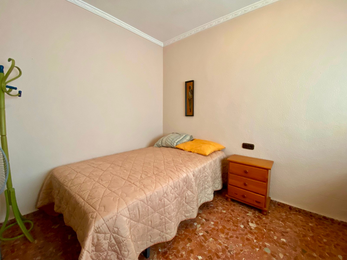For sale - 3 Bedroom 2 Bathroom Apartment - Middle Floor Apartment in Torrevieja - Playa Del Cura  - Alicante