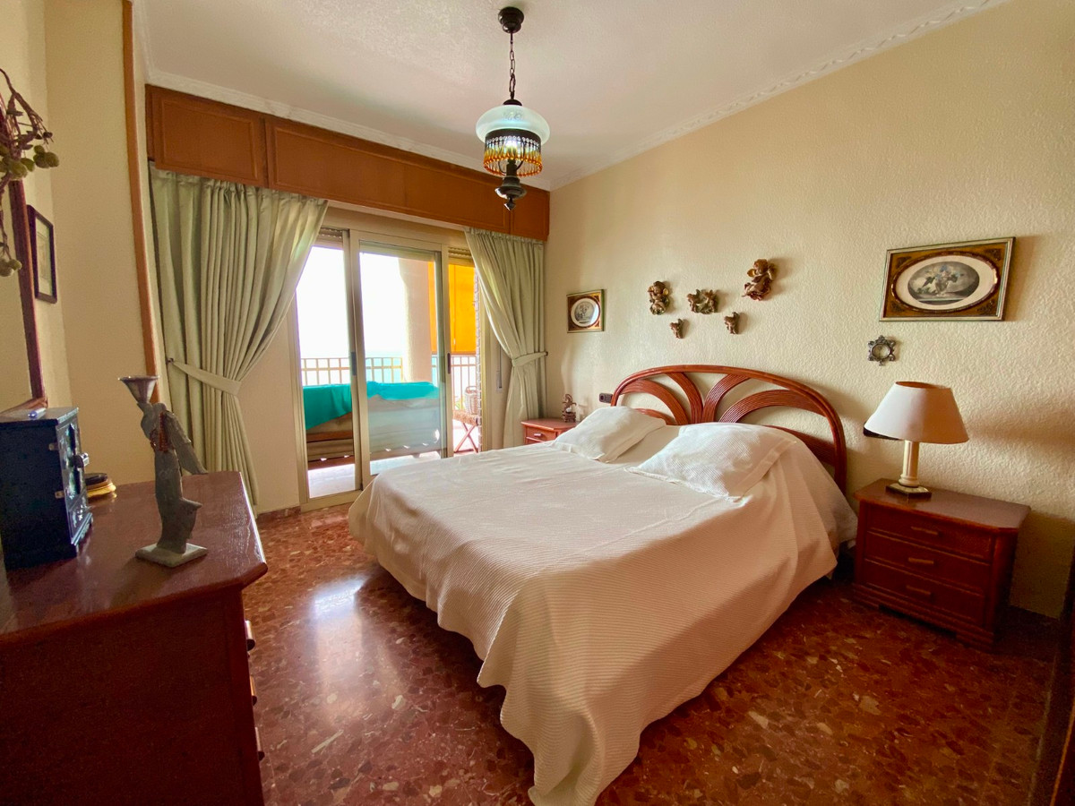 For sale - 3 Bedroom 2 Bathroom Apartment - Middle Floor Apartment in Torrevieja - Playa Del Cura  - Alicante