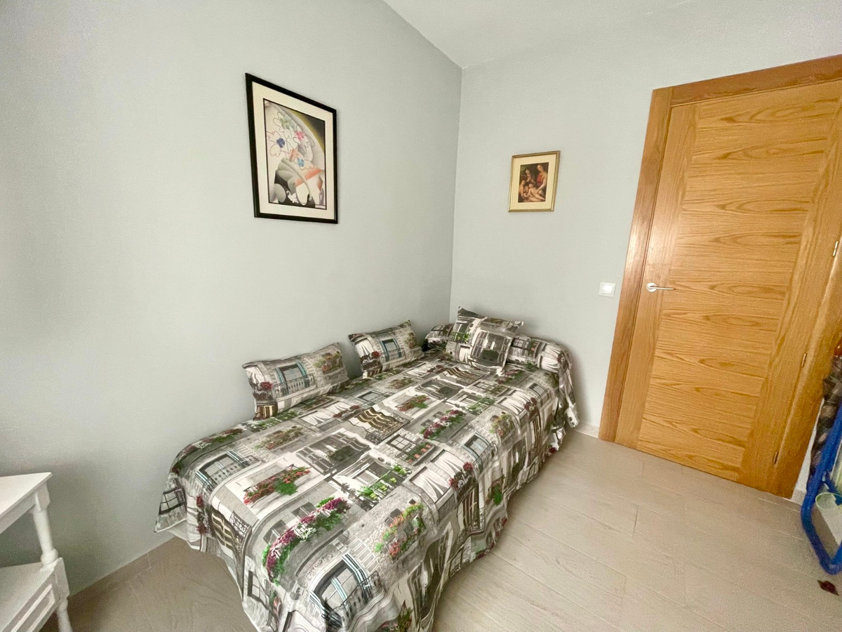 For sale - 3 Bedroom 1 Bathroom Apartment - Middle Floor Apartment in Torrevieja - Playa Del Cura  - Alicante
