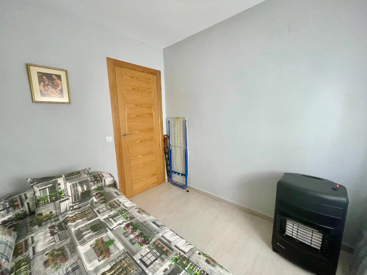 For sale - 3 Bedroom 1 Bathroom Apartment - Middle Floor Apartment in Torrevieja - Playa Del Cura  - Alicante