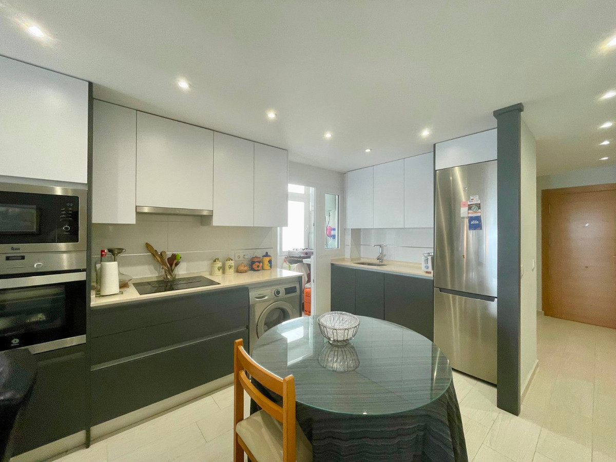 For sale - 3 Bedroom 1 Bathroom Apartment - Middle Floor Apartment in Torrevieja - Playa Del Cura  - Alicante