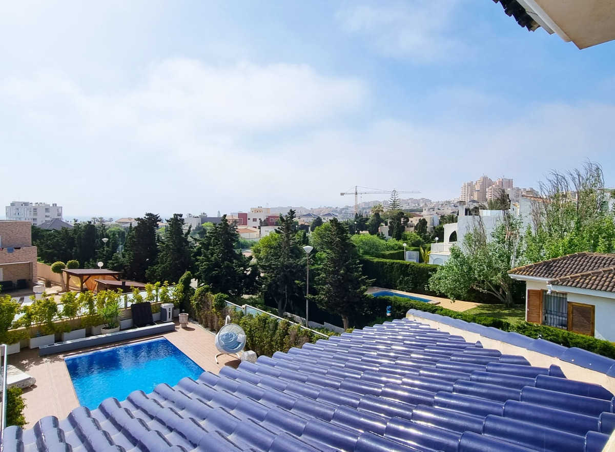 For sale - 5 Bedroom 5 Bathroom House - Detached Villa in Torrevieja - La Mata  - Alicante