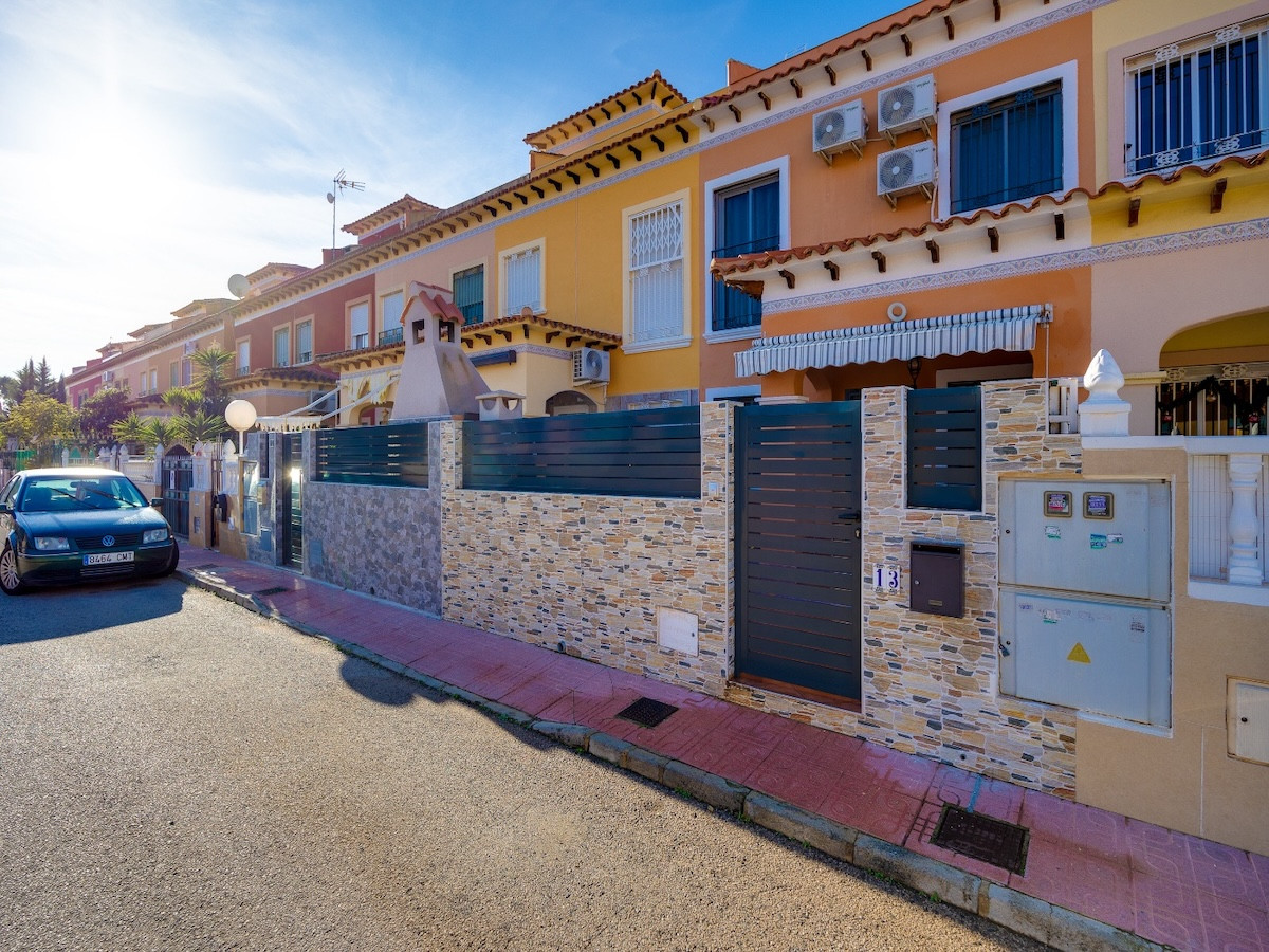 For sale - 2 Bedroom 2 Bathroom Townhouse in Torrevieja - Torrevieja - Alicante
