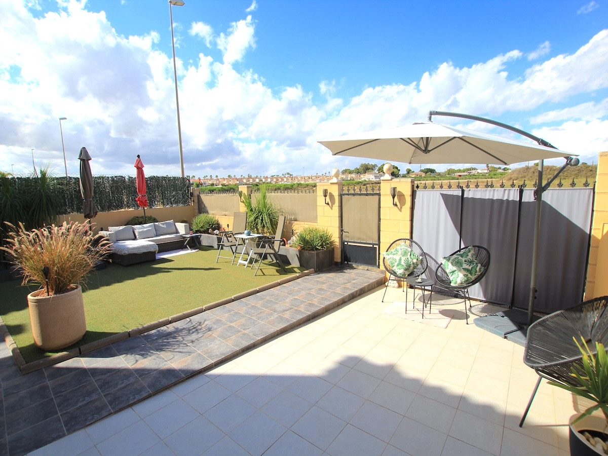For sale - 3 Bedroom 2 Bathroom Detached Villa in El Raso - Guardamar del Segura Centro  - Alicante