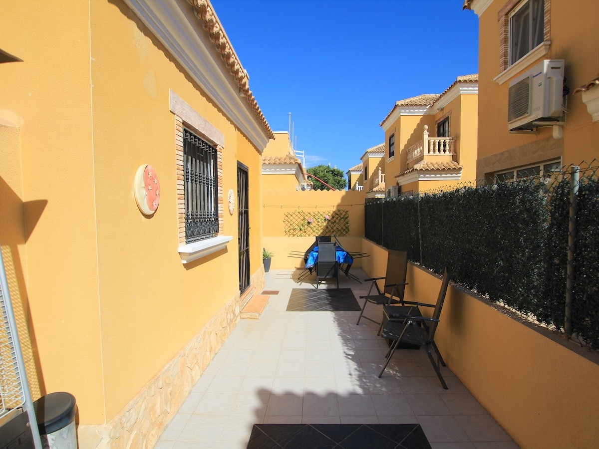 For sale - 3 Bedroom 2 Bathroom Detached Villa in El Raso - Guardamar del Segura Centro  - Alicante