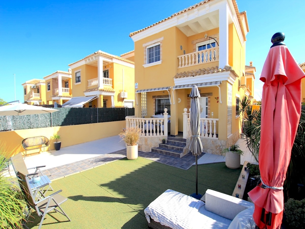 3 Bedroom 2 Bathroom Detached Villa in El Raso