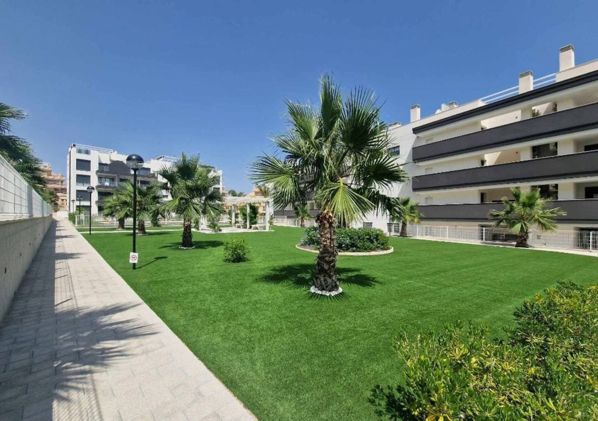 For sale - 2 Bedroom 2 Bathroom Apartment - Middle Floor Apartment in Orihuela - Villamartin  - Alicante