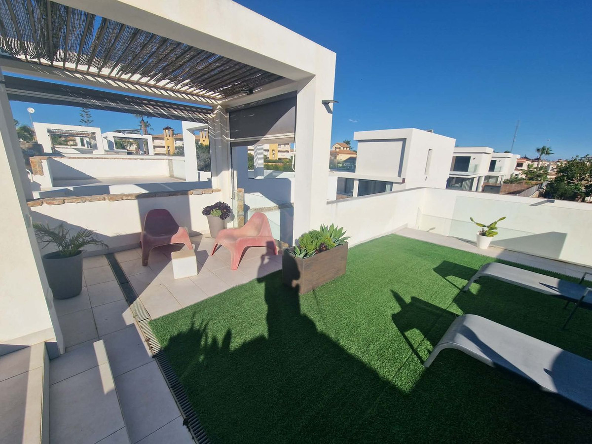 For sale - 2 Bedroom 1 Bathroom House - Detached Villa in Orihuela - Orihuela Centro  - Alicante