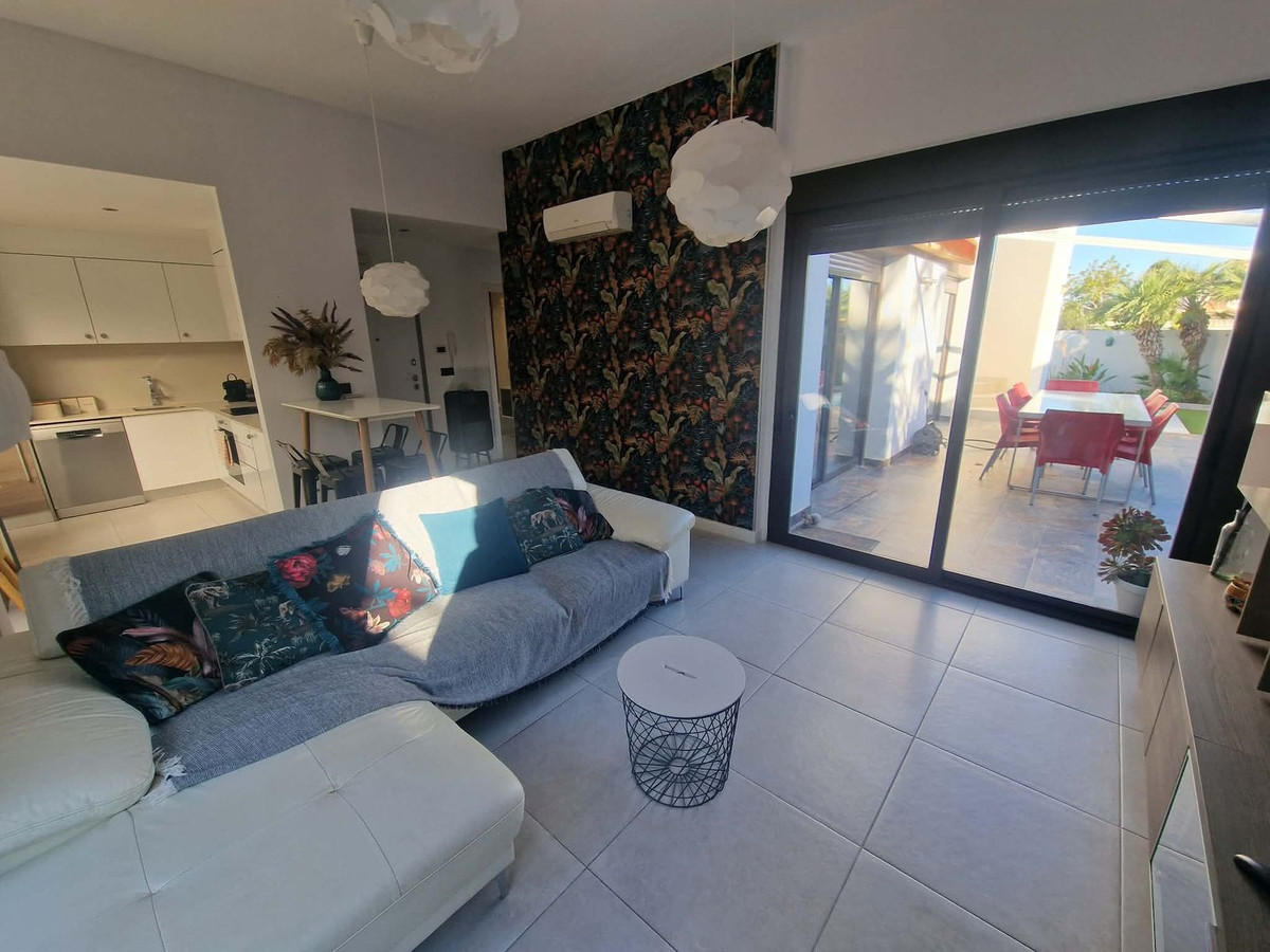 For sale - 2 Bedroom 1 Bathroom House - Detached Villa in Orihuela - Orihuela Centro  - Alicante