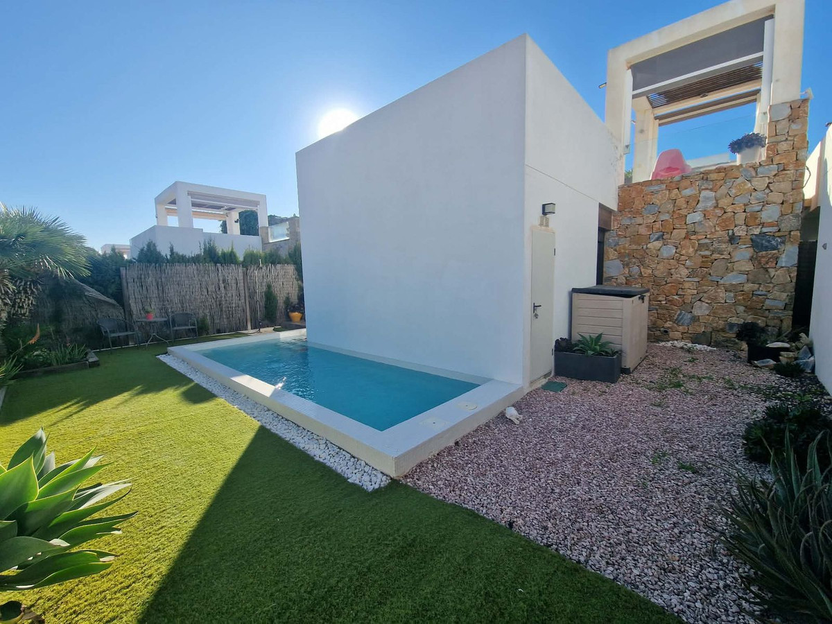For sale - 2 Bedroom 1 Bathroom House - Detached Villa in Orihuela - Orihuela Centro  - Alicante