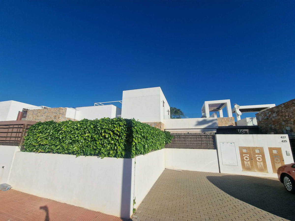 For sale - 2 Bedroom 1 Bathroom House - Detached Villa in Orihuela - Orihuela Centro  - Alicante