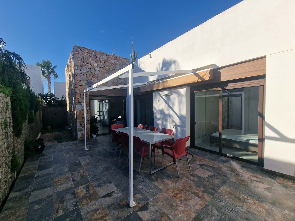 For sale - 2 Bedroom 1 Bathroom House - Detached Villa in Orihuela - Orihuela Centro  - Alicante