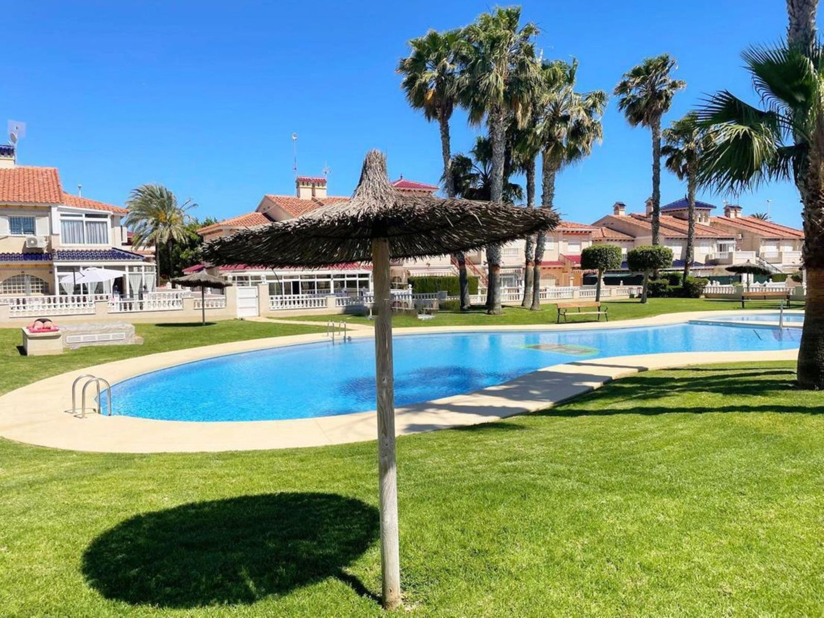 For sale - 1 Bedroom 1 Bathroom Apartment - Top Floor Apartment in Orihuela - Orihuela Costa  - Alicante
