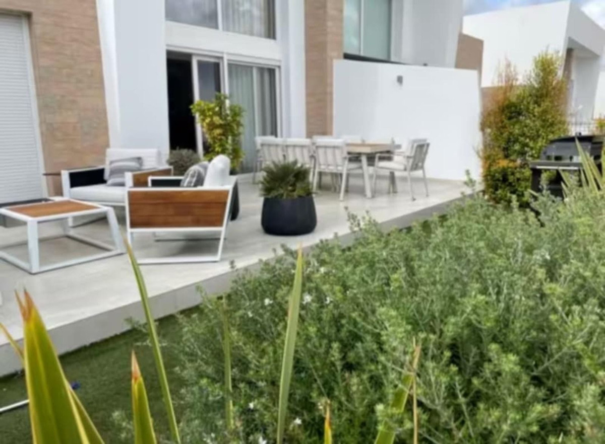 For sale - 5 Bedroom 3 Bathroom House - Detached Villa in Algorfa - Algorfa Centro  - Alicante