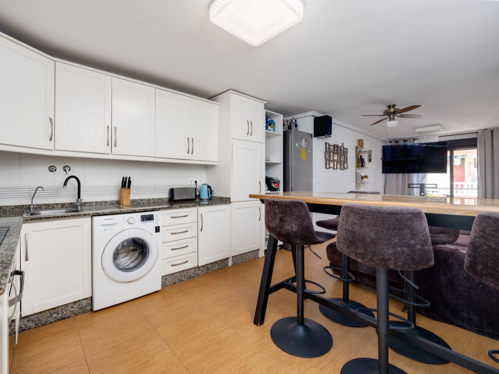 3 Bedroom 2 Bathroom Apartment - Middle Floor Apartment in Torrevieja