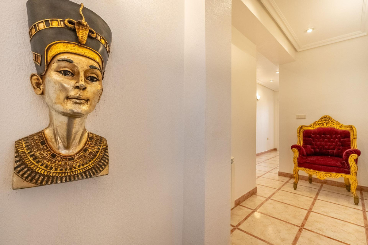 For sale - 6 Bedroom 3 Bathroom House - Detached Villa in Torrevieja - El Chaparral  - Alicante
