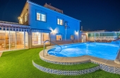 76-R5204989/76842, 6 Bedroom 3 Bathroom House - Detached Villa in Torrevieja