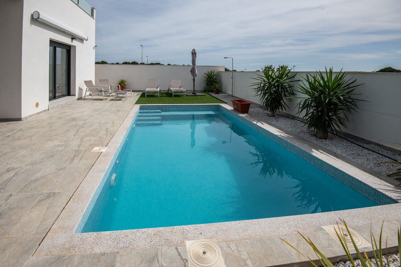 For sale - 3 Bedroom 3 Bathroom Villa in Pinar de Campoverde - LOS ROMEROS  - Alicante