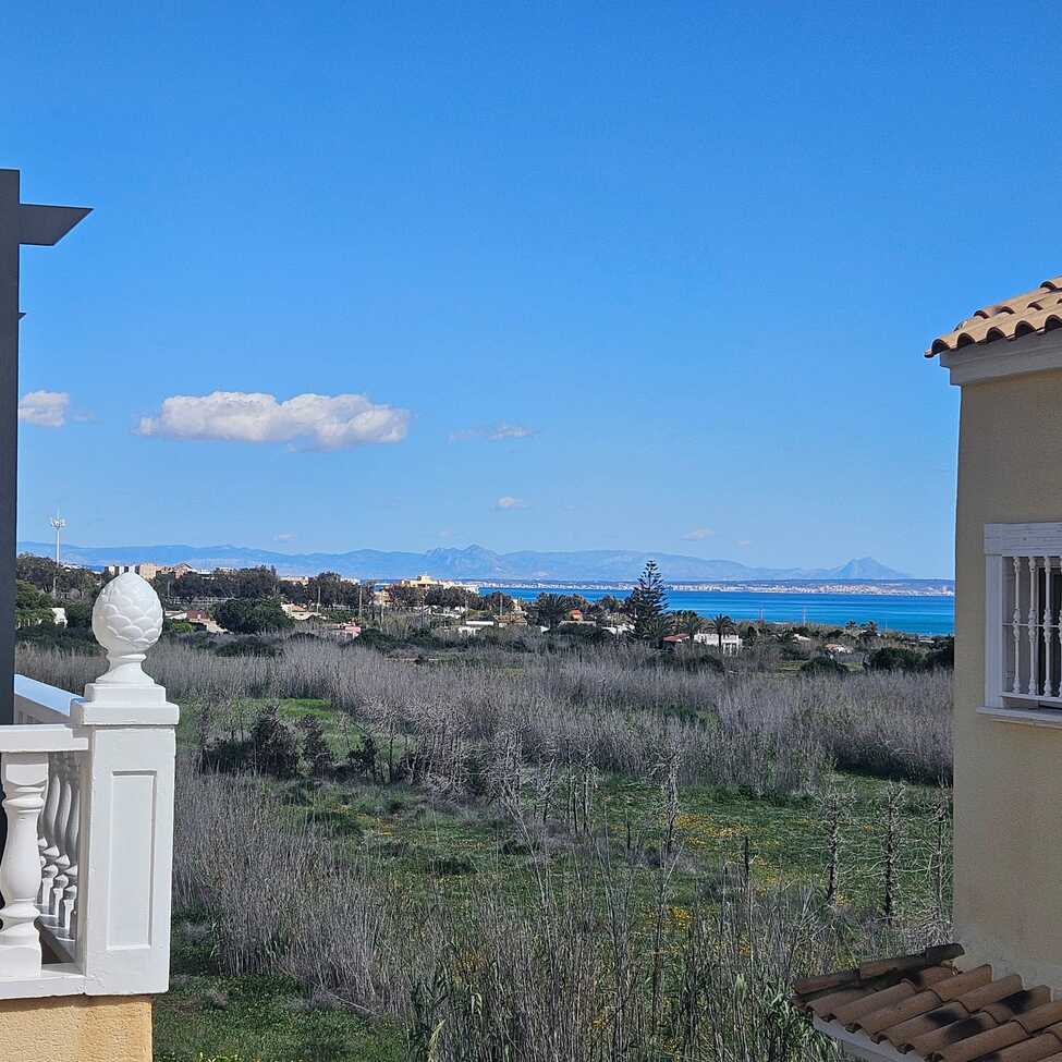 For sale - 3 Bedroom 2 Bathroom Villa in Guardamar del Segura - Campomar  - Alicante