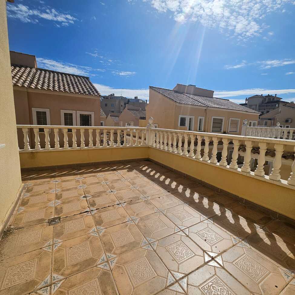 For sale - 3 Bedroom 2 Bathroom Villa in Guardamar del Segura - Campomar  - Alicante