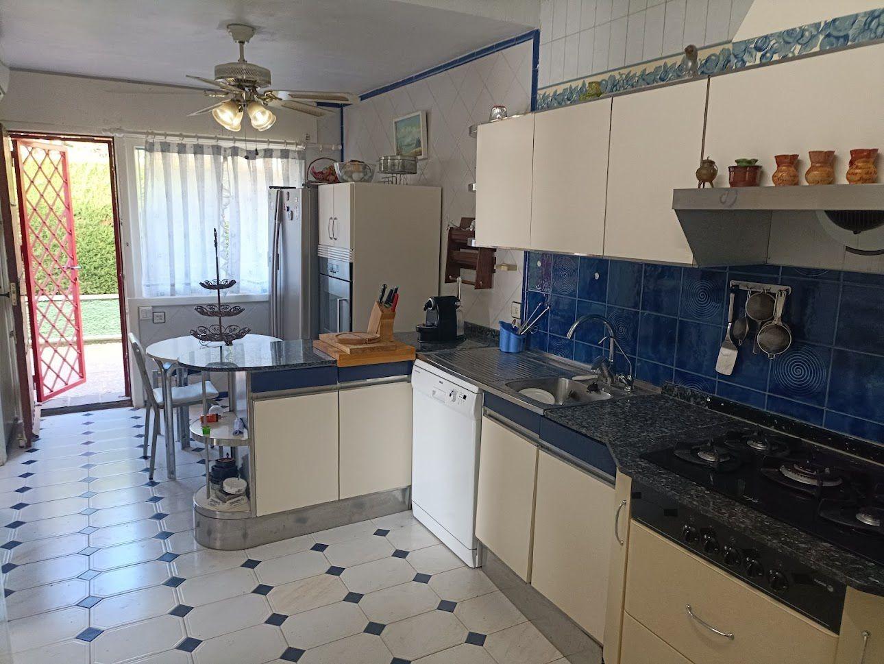 For sale - 4 Bedroom 3 Bathroom Villa in Orihuela Costa - Campoamor  - Alicante