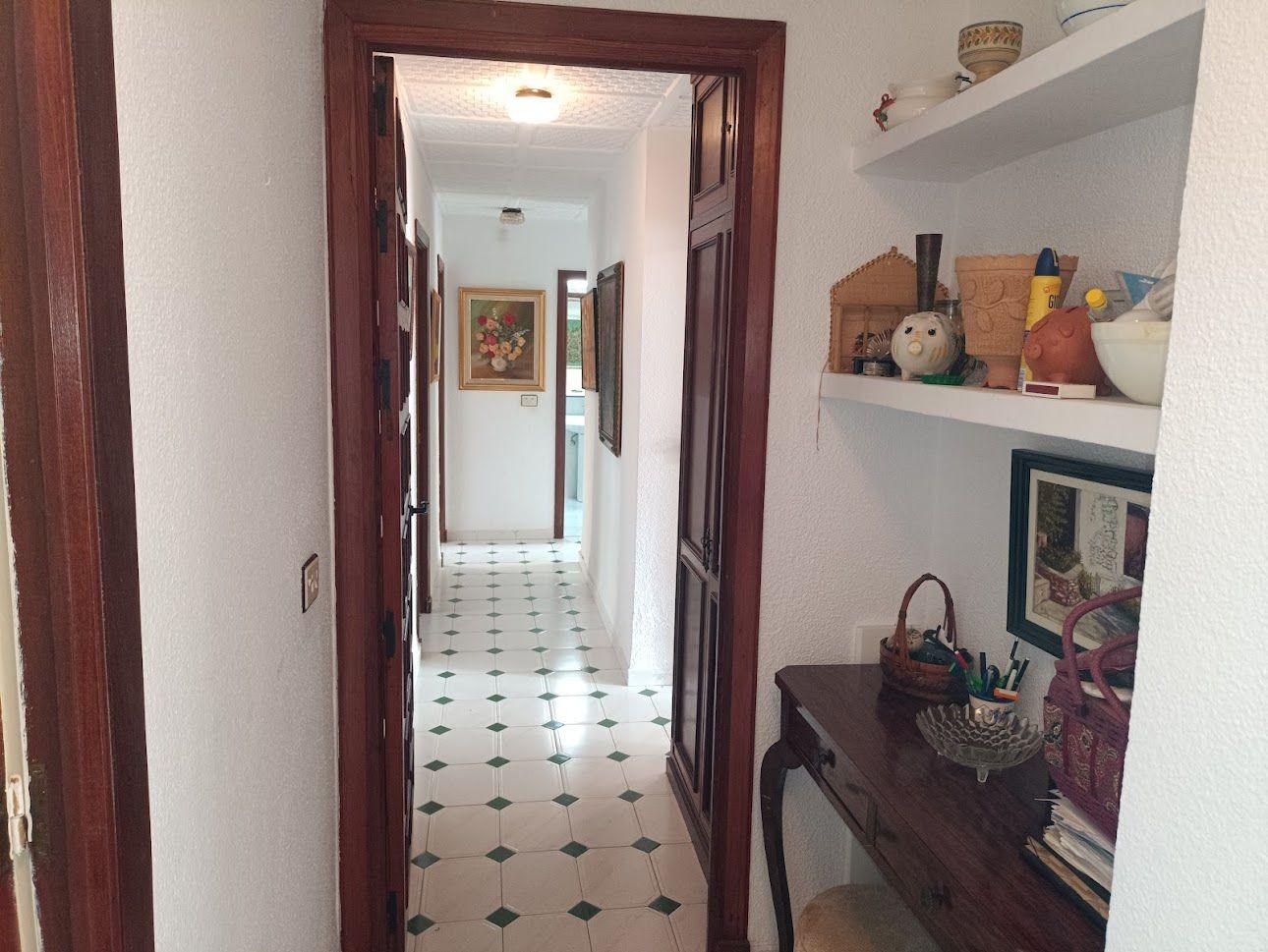 For sale - 4 Bedroom 3 Bathroom Villa in Orihuela Costa - Campoamor  - Alicante