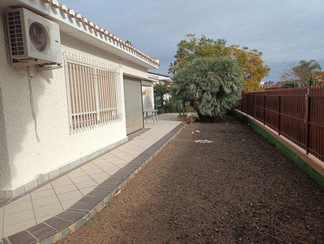 For sale - 4 Bedroom 3 Bathroom Villa in Orihuela Costa - Campoamor  - Alicante