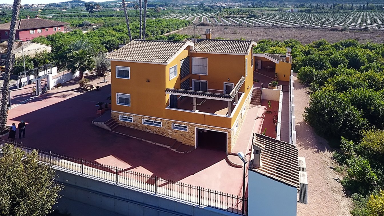 For sale - 5 Bedroom 4 Bathroom Finca in Orihuela - Inland  - Alicante