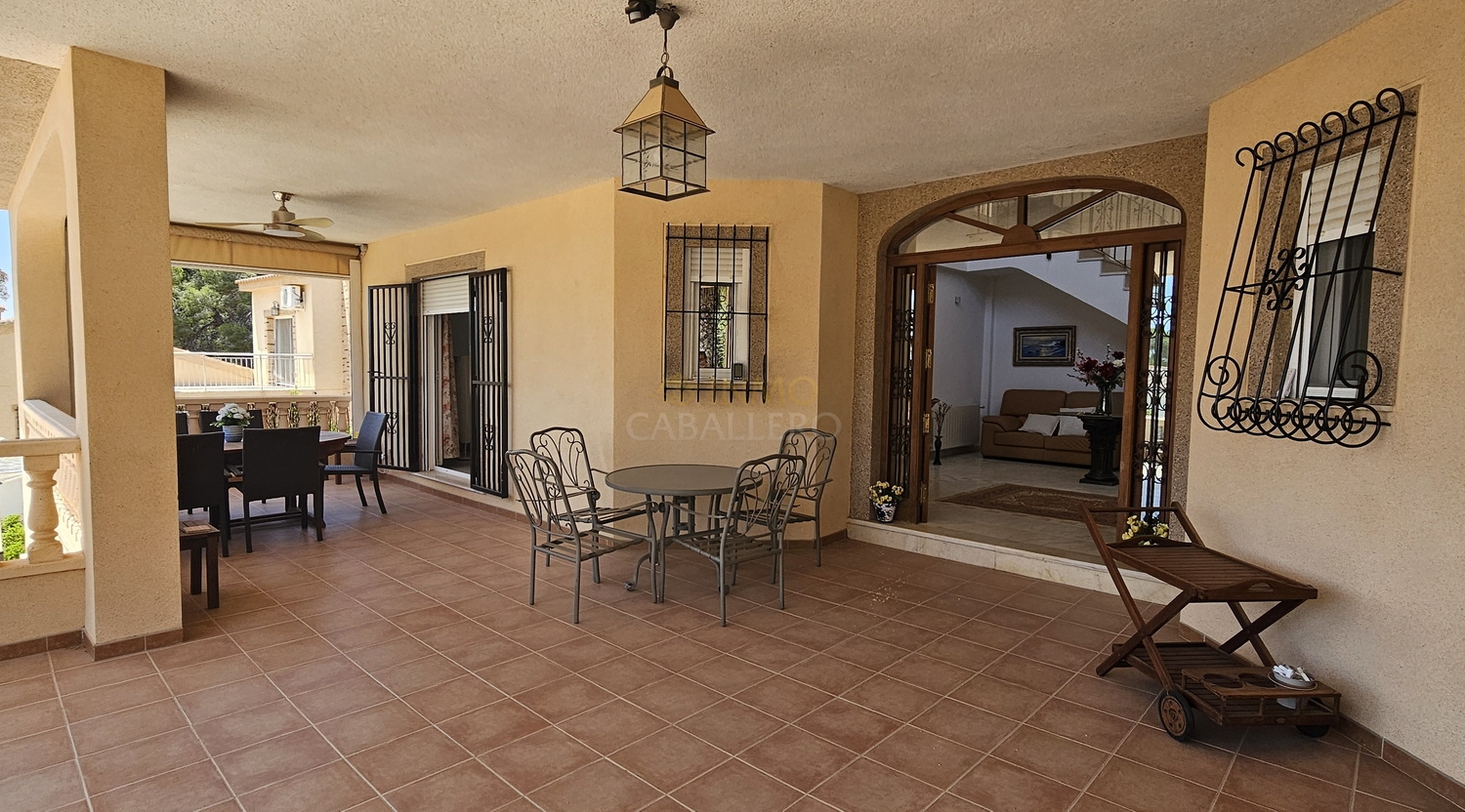 For sale - 5 Bedroom 4 Bathroom Villa in Pinar de Campoverde - Inland  - Alicante