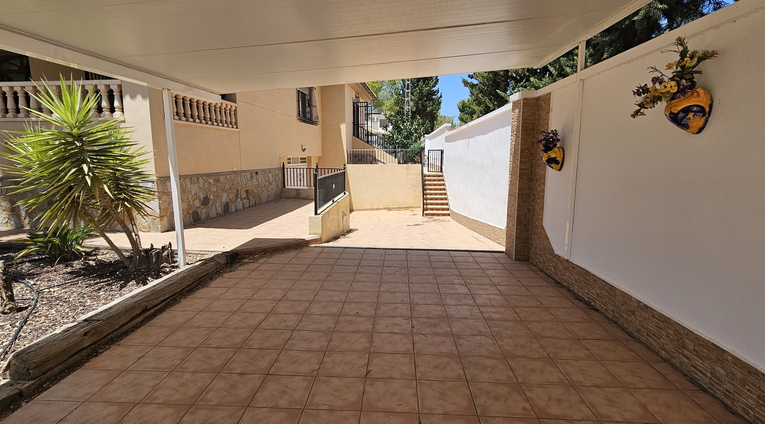 For sale - 5 Bedroom 4 Bathroom Villa in Pinar de Campoverde - Inland  - Alicante