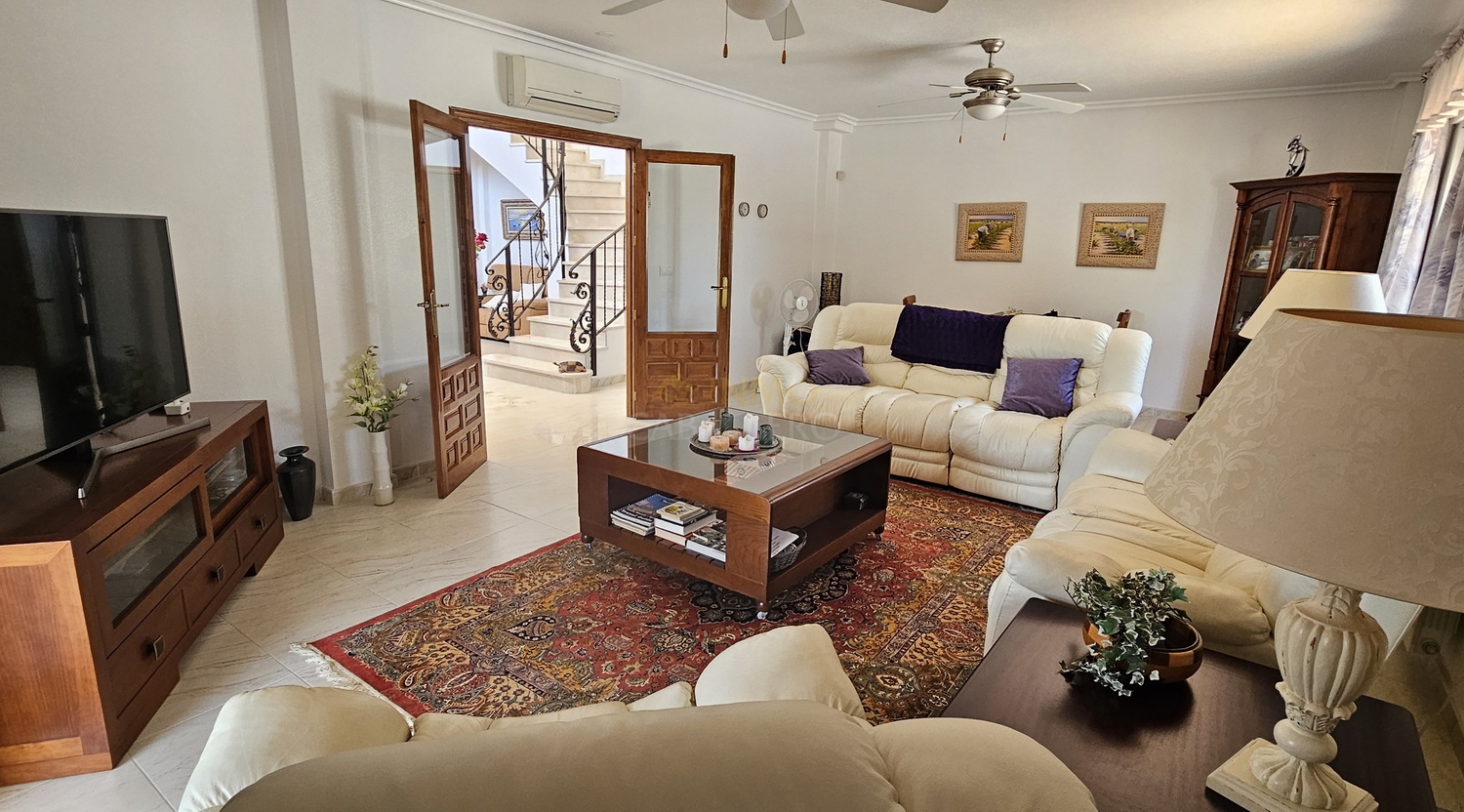 For sale - 5 Bedroom 4 Bathroom Villa in Pinar de Campoverde - Inland  - Alicante