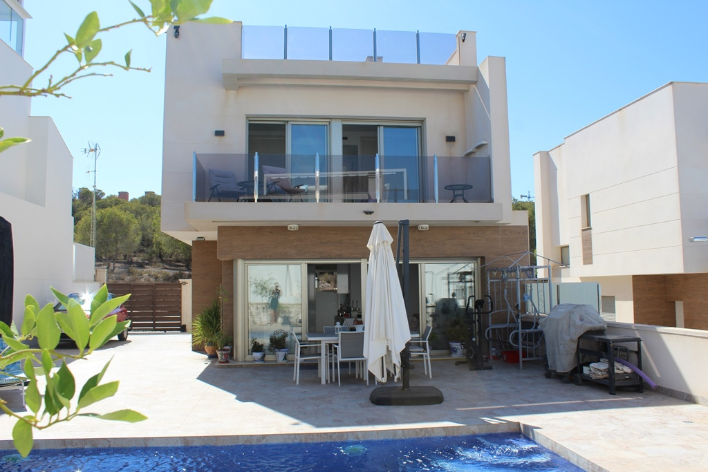 For sale - 3 Bedroom 3 Bathroom Villa in San Miguel de Salinas - Inland  - Alicante