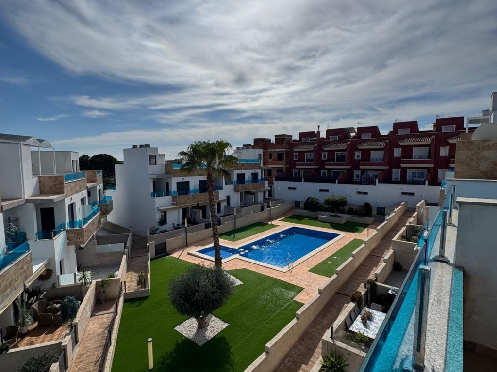 3 Bedroom 3 Bathroom Town House in Bigastro