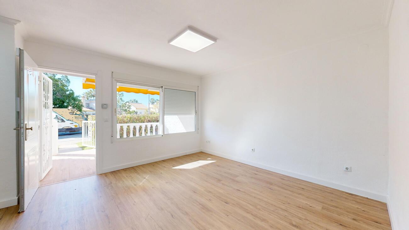 For sale - 2 Bedroom 1 Bathroom Bungalow in Villamartin - Costa Blanca  - Alicante