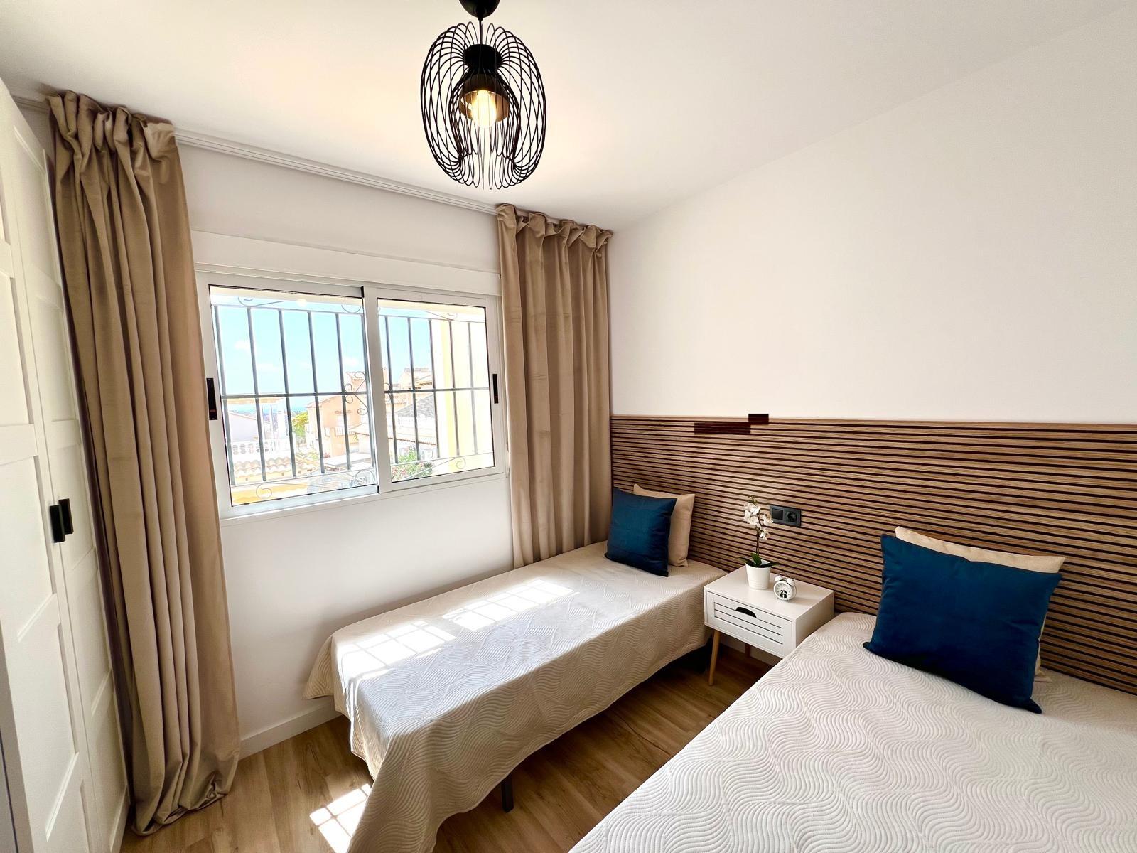 For sale - 3 Bedroom 2 Bathroom Town House in Orihuela - Urbanización Perla Del Mar  - Alicante