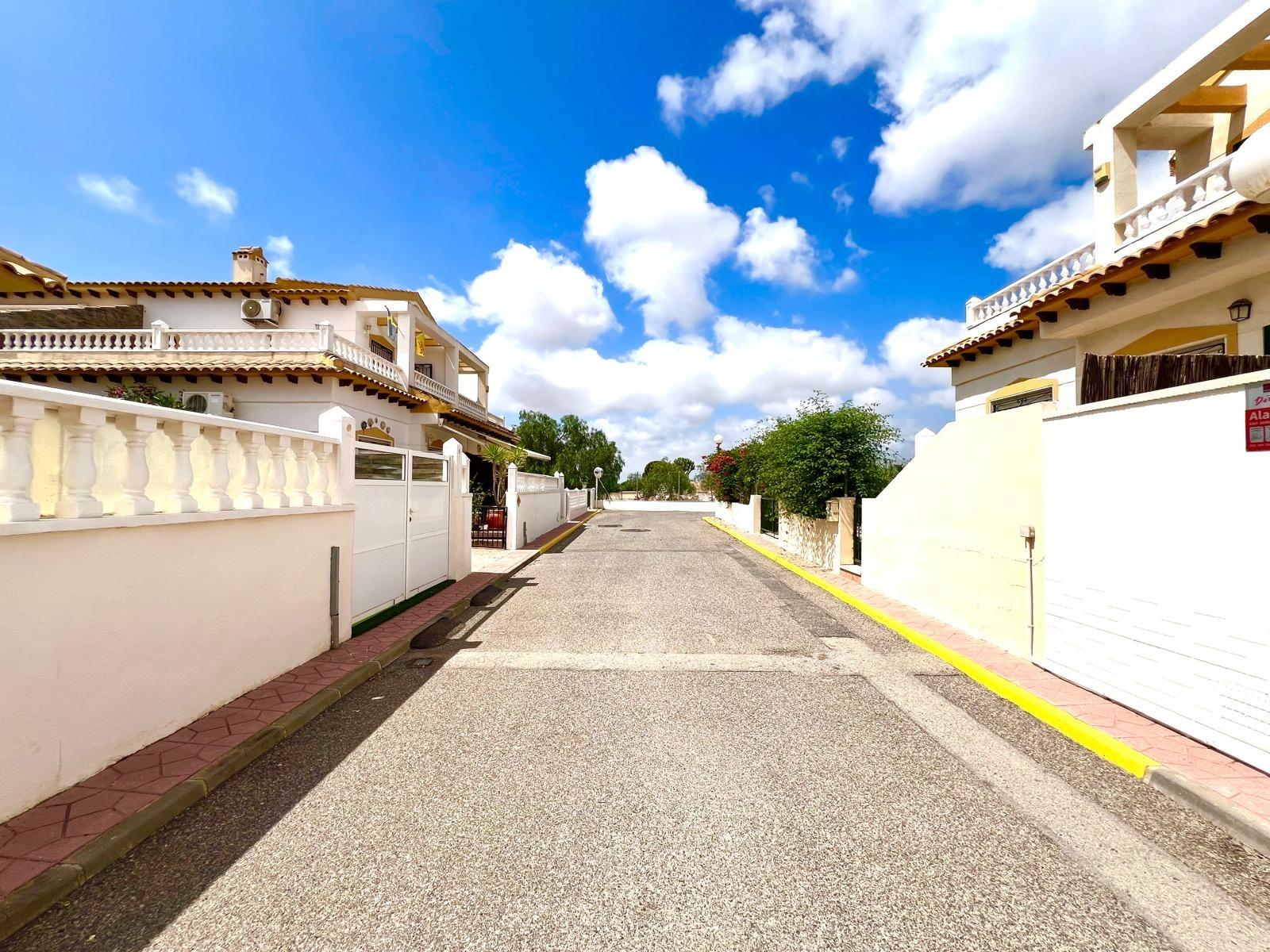 For sale - 3 Bedroom 2 Bathroom Town House in Orihuela - Urbanización Perla Del Mar  - Alicante