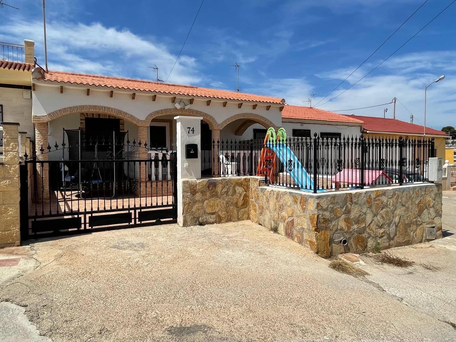 For sale - 3 Bedroom 1 Bathroom Town House in Pilar de La Horadada - Zona Pueblo  - Alicante