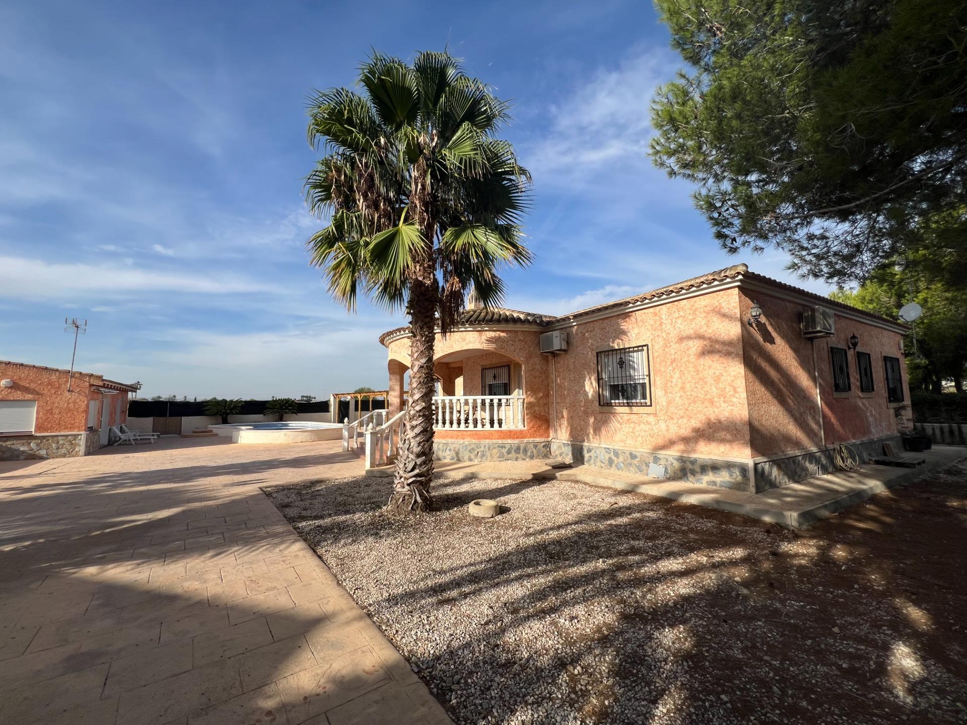 For sale - 3 Bedroom 2 Bathroom Villa in Dolores - Cmno. Escorredor  - Alicante