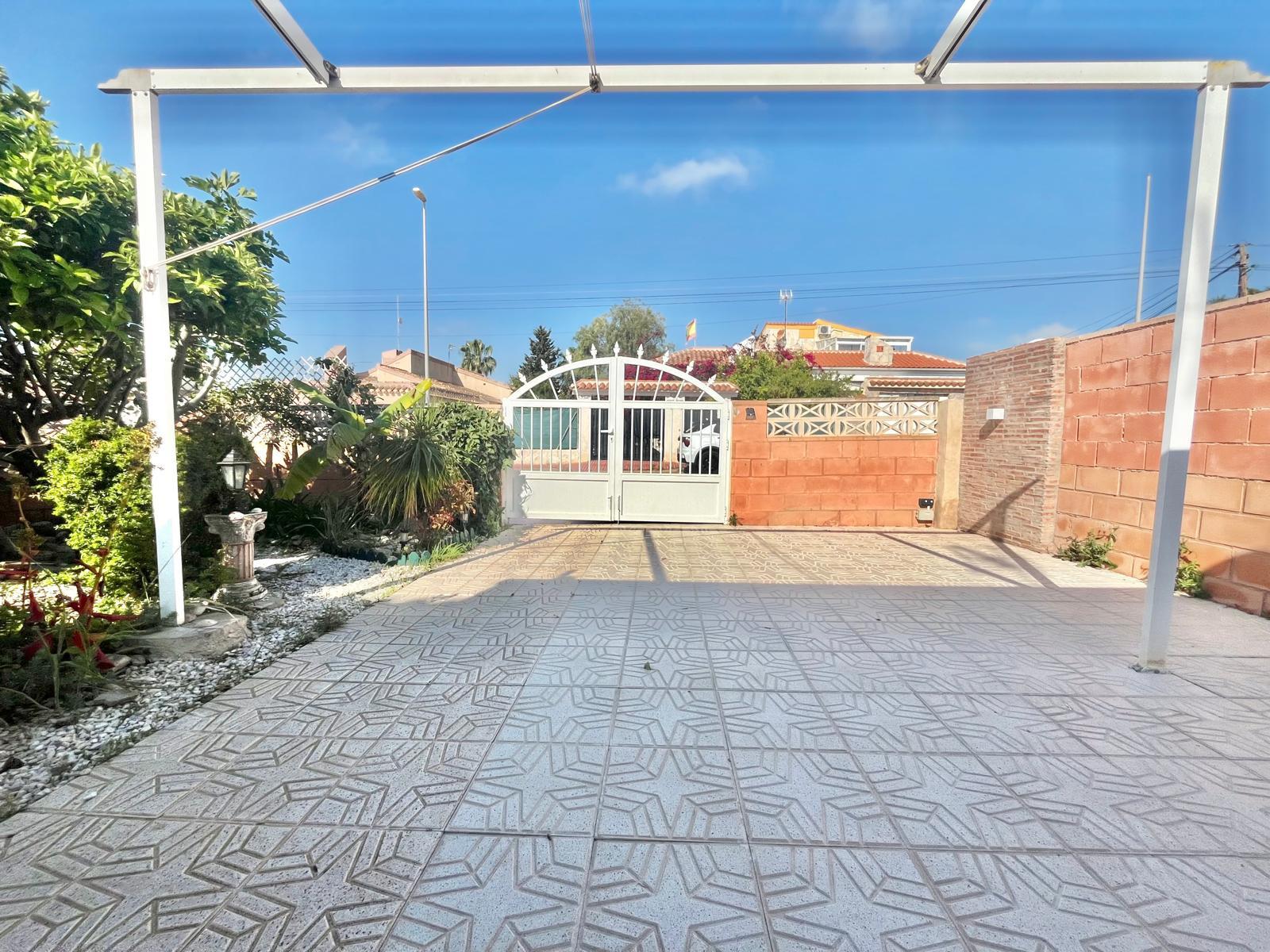 For sale - 3 Bedroom 2 Bathroom Villa in Orihuela Costa - Los Almendros-la Florida  - Alicante