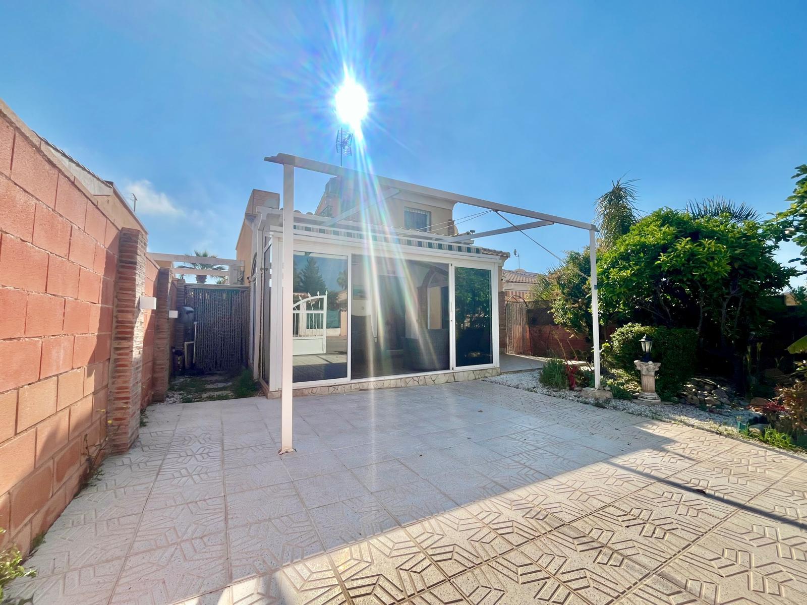 For sale - 3 Bedroom 2 Bathroom Villa in Orihuela Costa - Los Almendros-la Florida  - Alicante